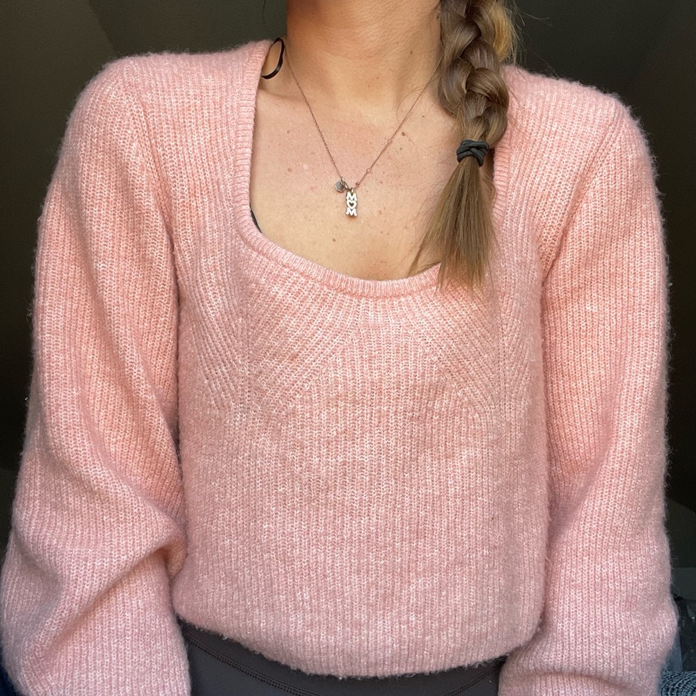 H&M Pink Crew Neck Sweater with Ribbed Texture